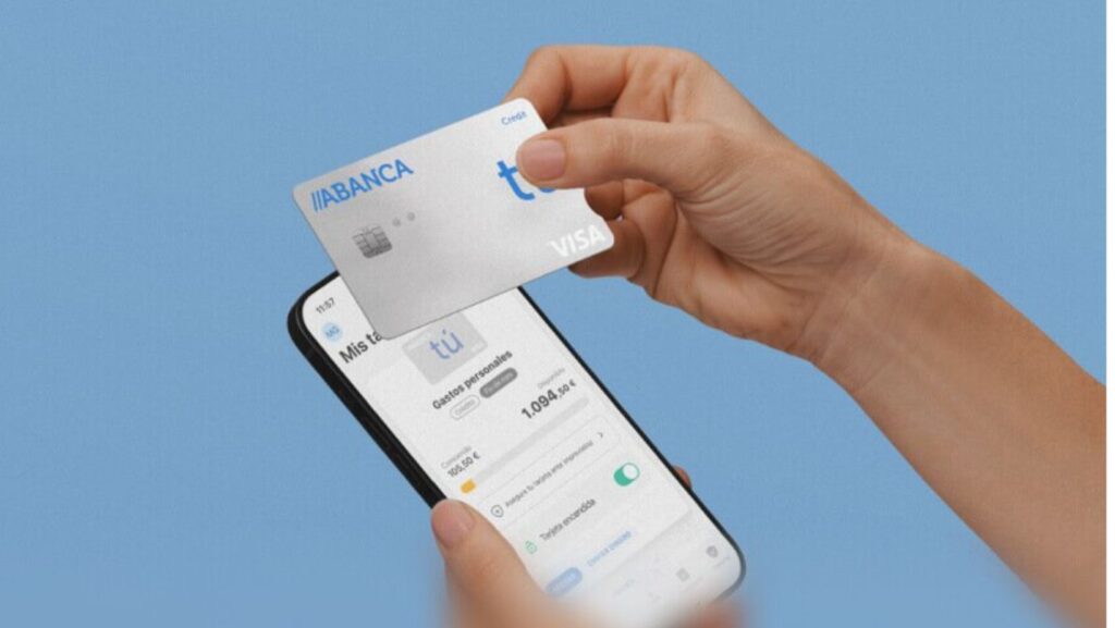 La Tarjeta Tú ABANCA es ideal para quienes valoran gestionar sus finanzas desde el móvil.